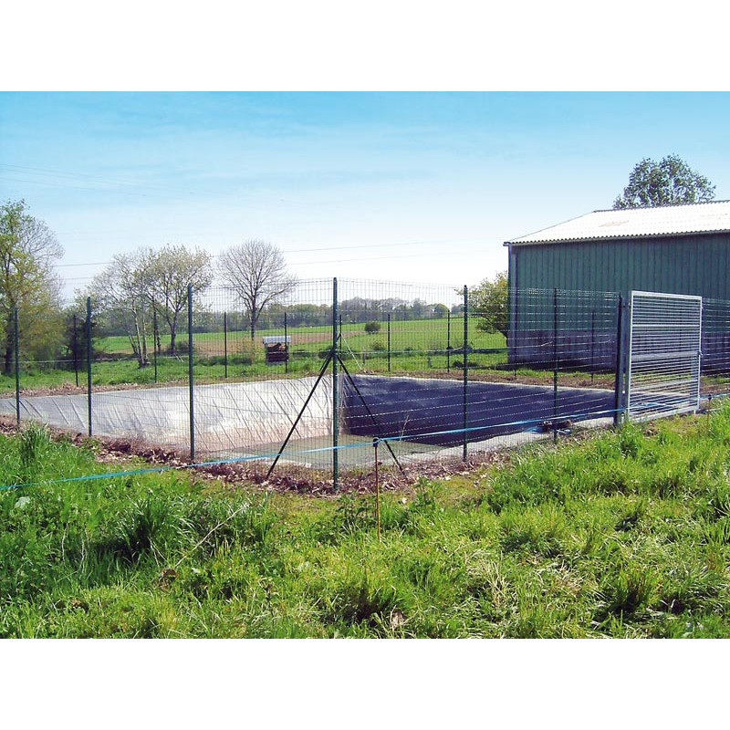 Meshed slurry pit fence Meshed slurry pit fence