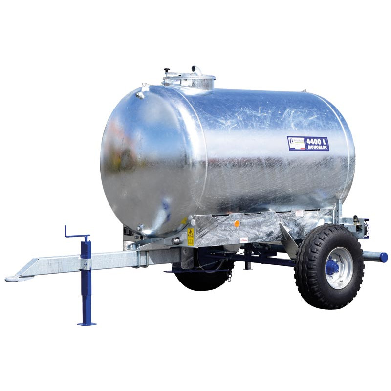 One-piece water bowser on wheels 4400 L