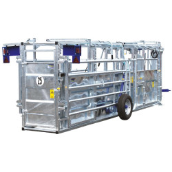 Hydraulic mobile cattle handling race Hydraulic mobile cattle handling race