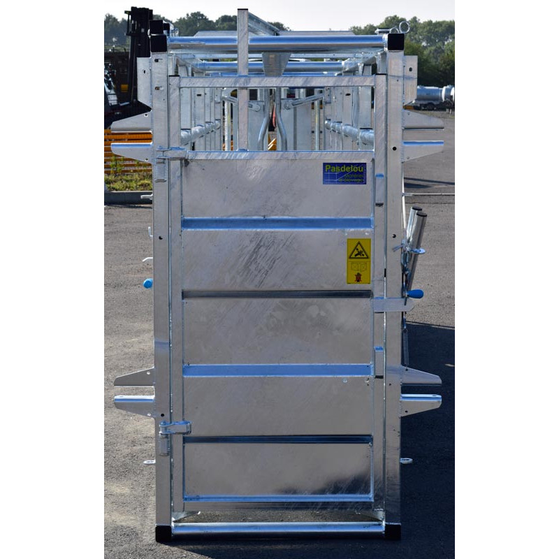 Fixed cattle handling race Fixed cattle handling race