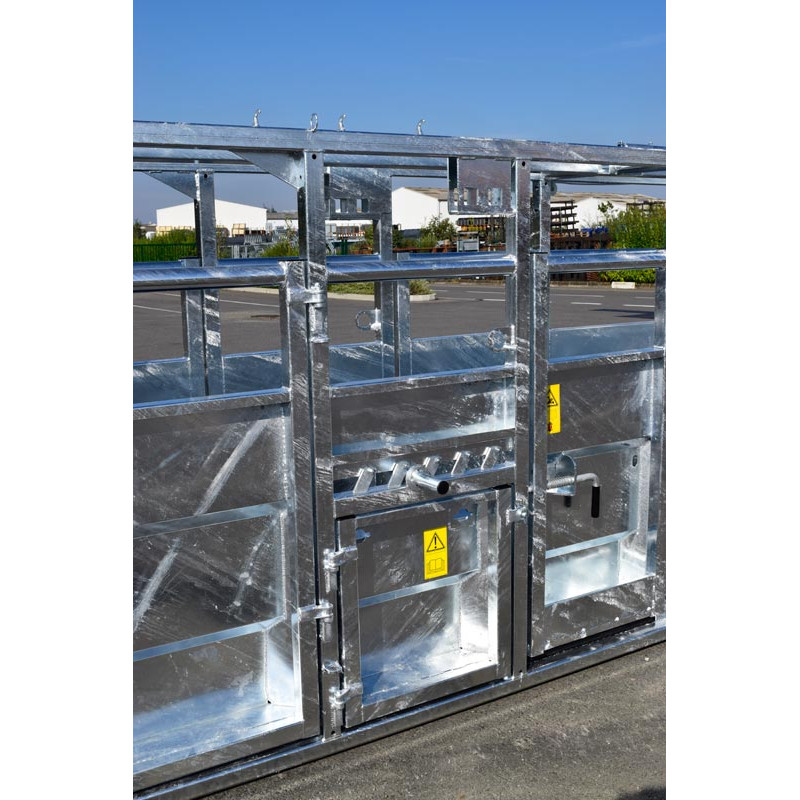 Fixed cattle handling race Fixed cattle handling race