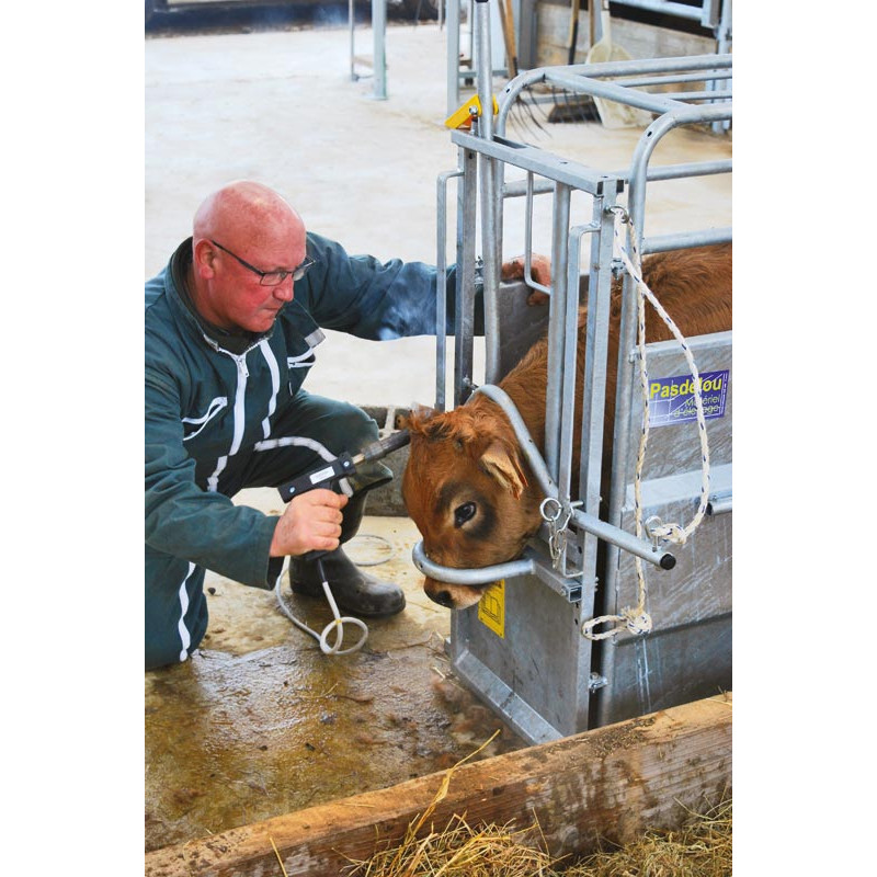 Mobile crush for calves Mobile crush for calves