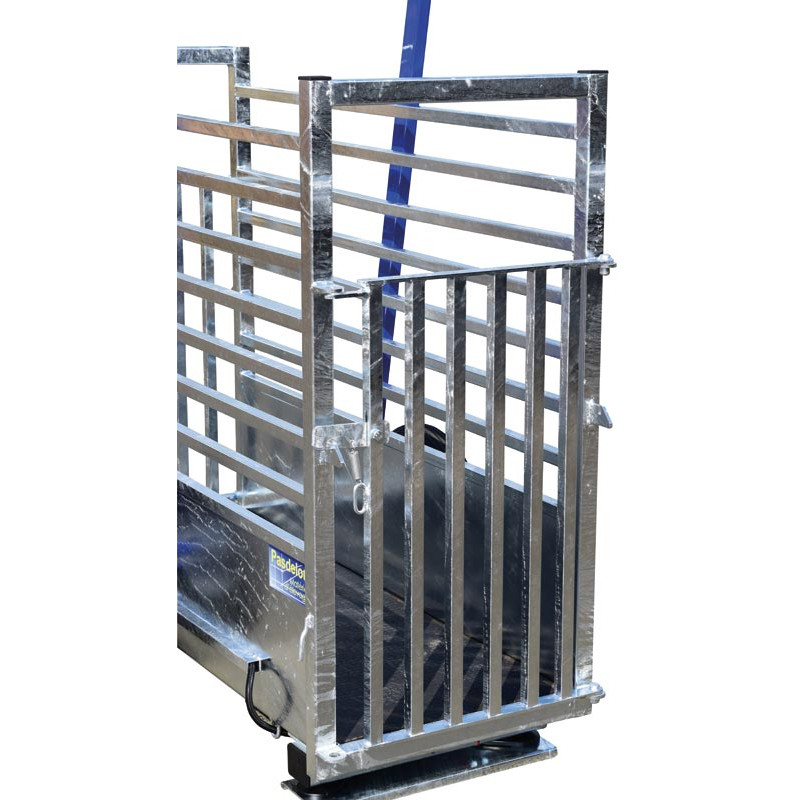 Mobile weighing crush for calves