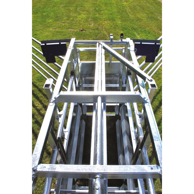 Remote control for PCCM gate on mobile or fixed cattle handling race