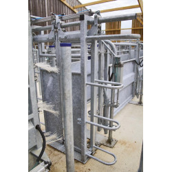 Pneumatic double-panel stop gate