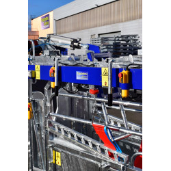 Pneumatic push/anti-backing system for cages manuelles Pneumatic push/anti-backing system for cages manuelles