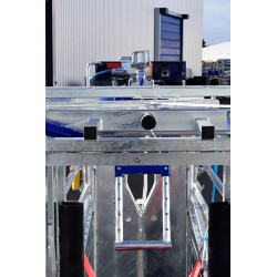 Pneumatic push/anti-backing system for cages manuelles Pneumatic push/anti-backing system for cages manuelles