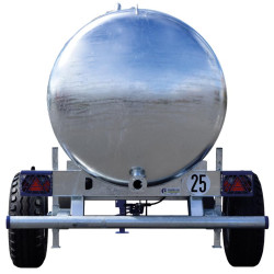 One-piece water bowser on wheels 4400 L