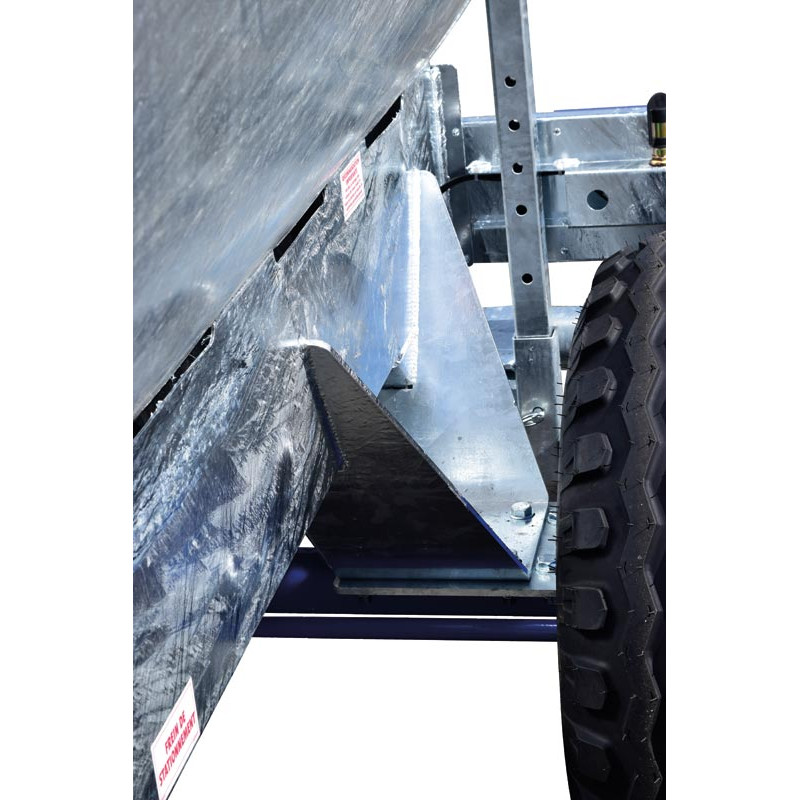 One-piece water bowser on wheels 4400 L