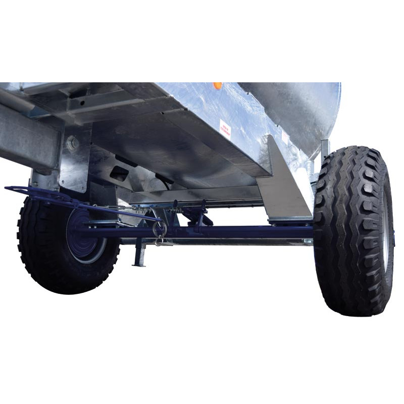 One-piece water bowser on wheels 4400 L