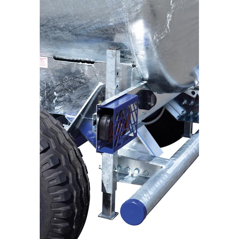 One-piece water bowser on wheels 4400 L