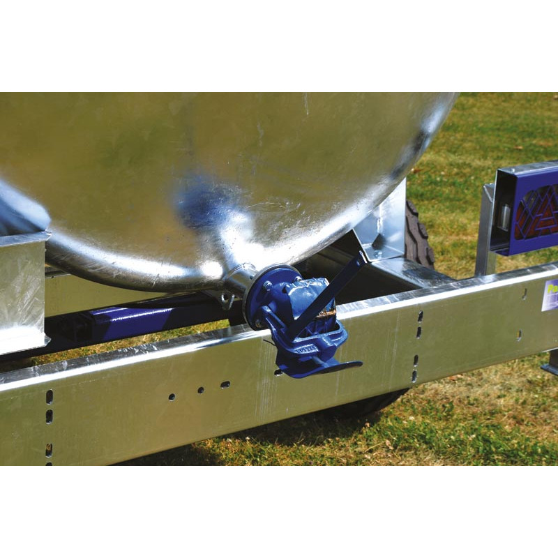 Ball valve with runner for bowser