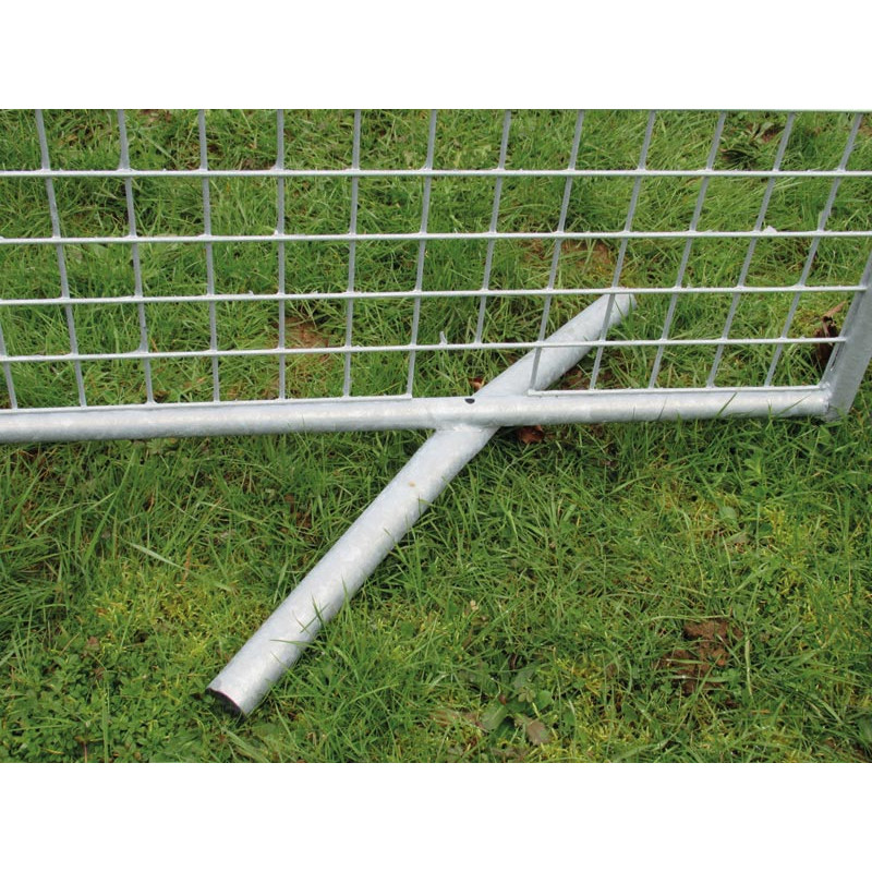 Wire-mesh poultry fencing