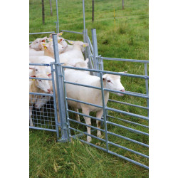 Sheep hurdle spacer