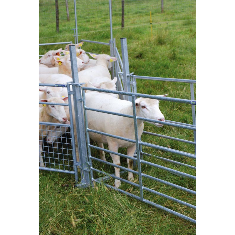 Sheep hurdle spacer