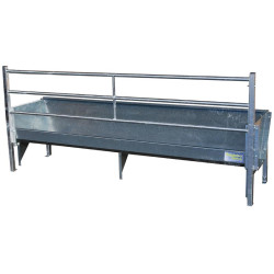 Single free service trough with 3-bar hurdles
