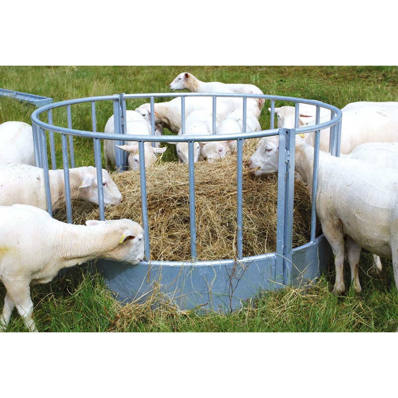 Round pasture hay rack with straight railing Round pasture hay rack with straight railing