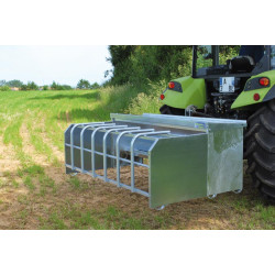 265 L selective feeder with single corral for lambs