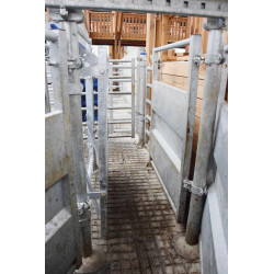 Adjustable straight sheeted panel with fixed bar