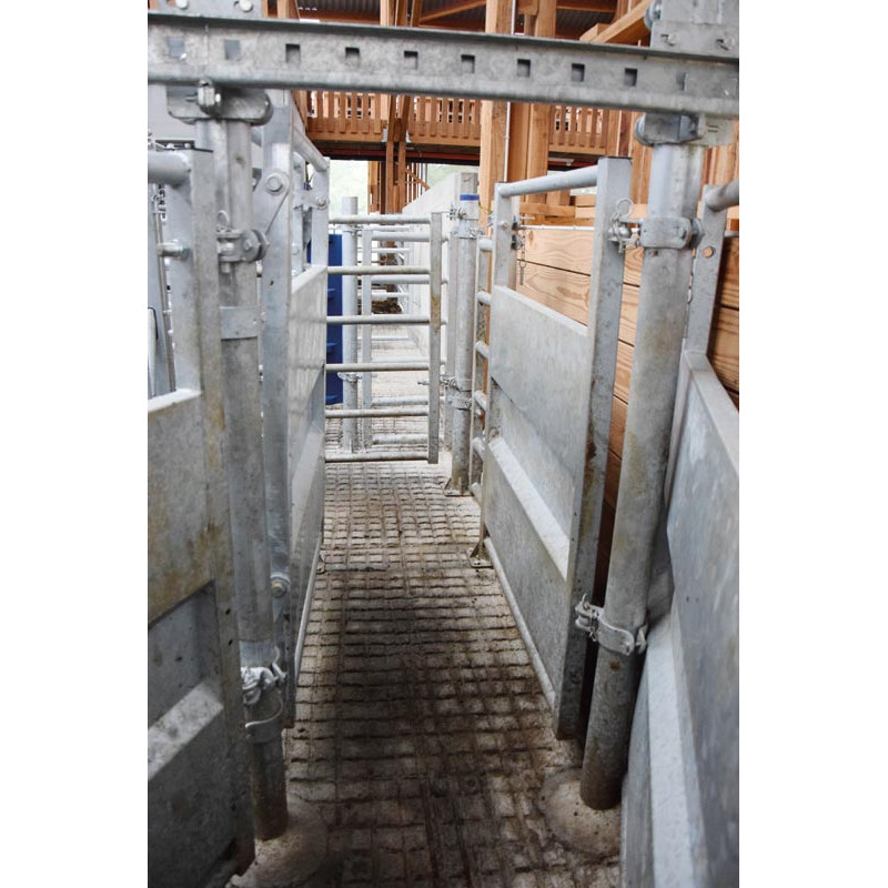 Adjustable straight sheeted panel with fixed bar