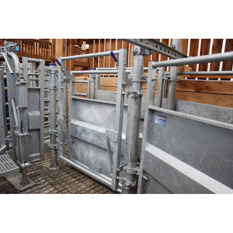 Adjustable straight sheeted panel with fixed bar
