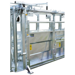 Hydraulic mobile cattle handling race