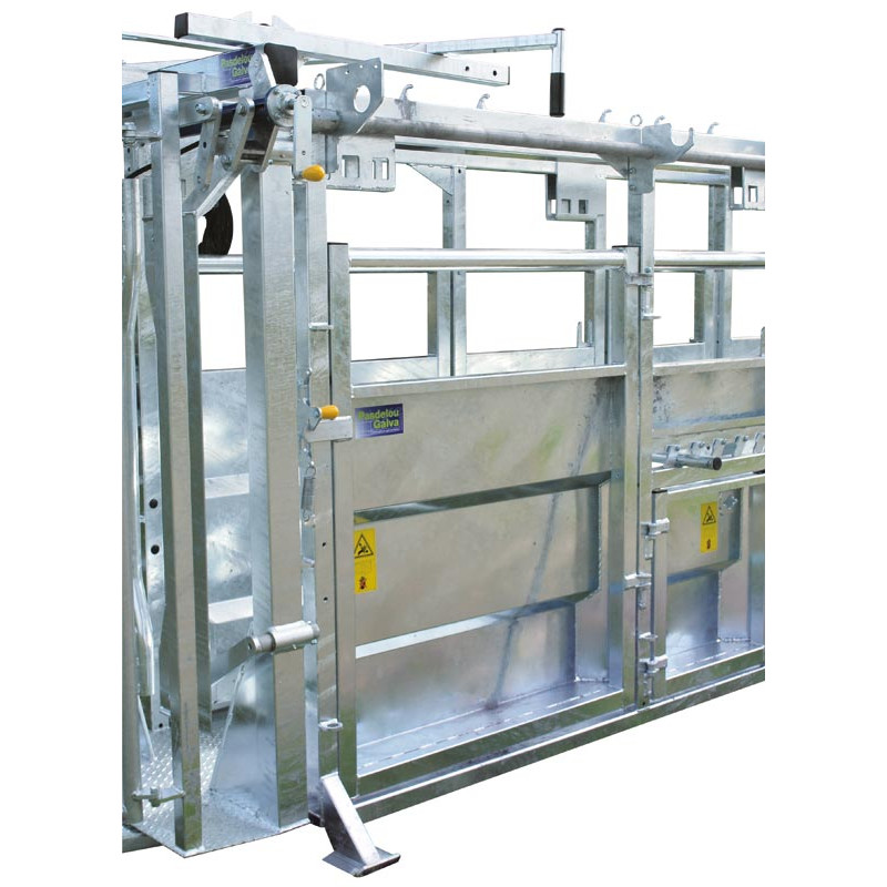 Hydraulic mobile cattle handling race