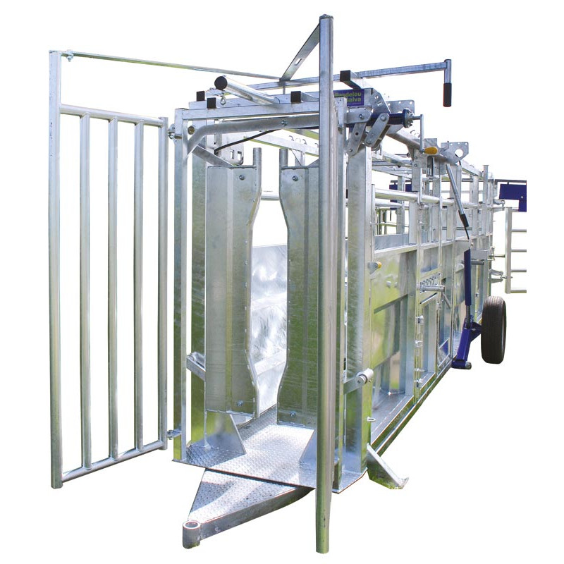 Hydraulic mobile cattle handling race