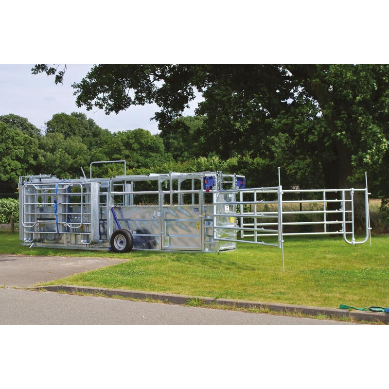 Hydraulic mobile cattle handling race