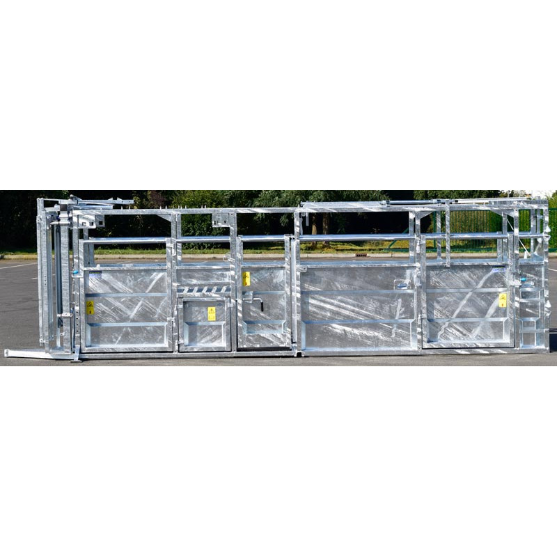 Fixed cattle handling race