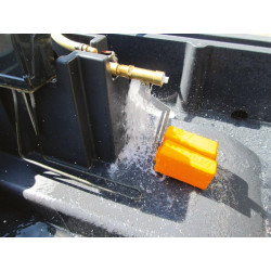 High flow float valve for constant-level drinker on bowser