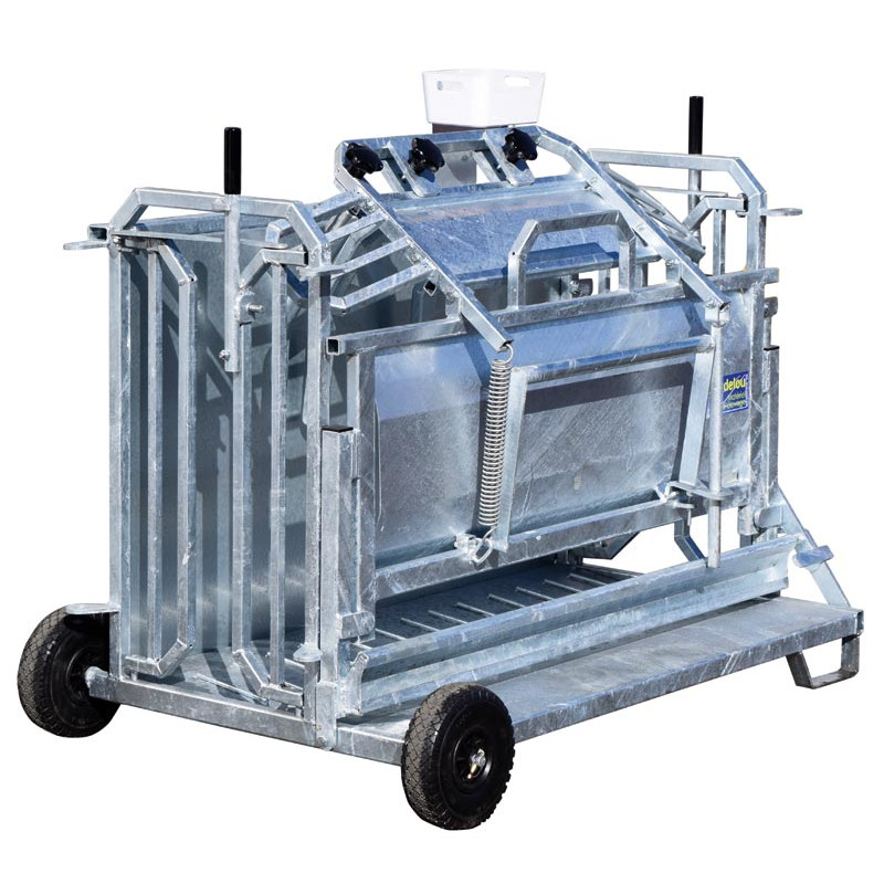 Mobile turnover crush for sheep
