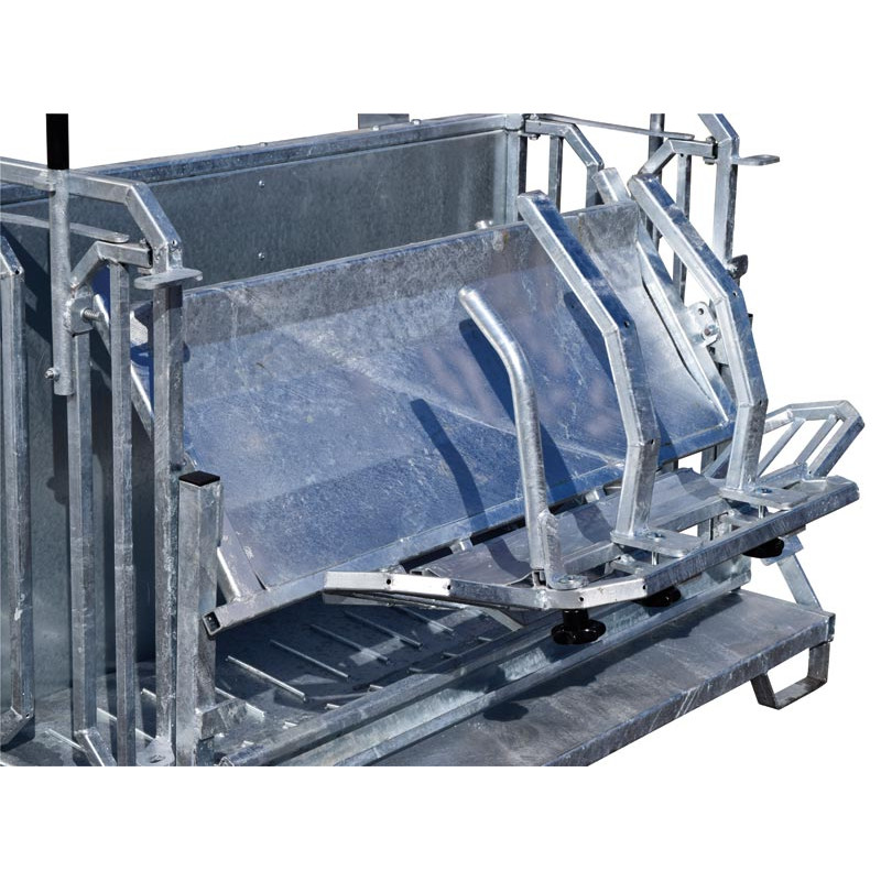 Mobile turnover crush for sheep