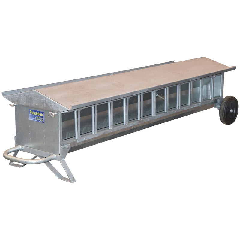 Mobile feeder for lambs Mobile feeder for lambs