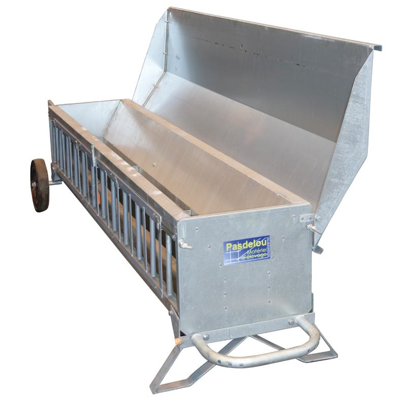 Mobile feeder for lambs Mobile feeder for lambs