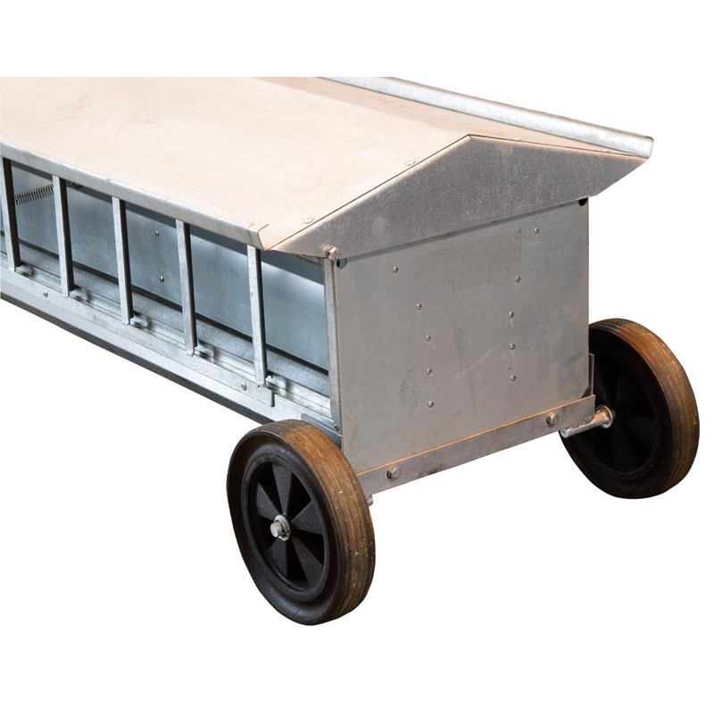 Mobile feeder for lambs Mobile feeder for lambs