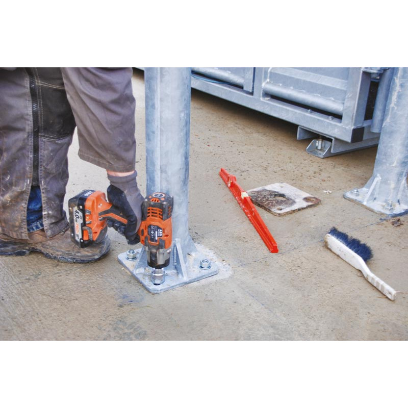 Ø 102 mm bared post on plate - H. 1.68 m - Thick. 4 mm