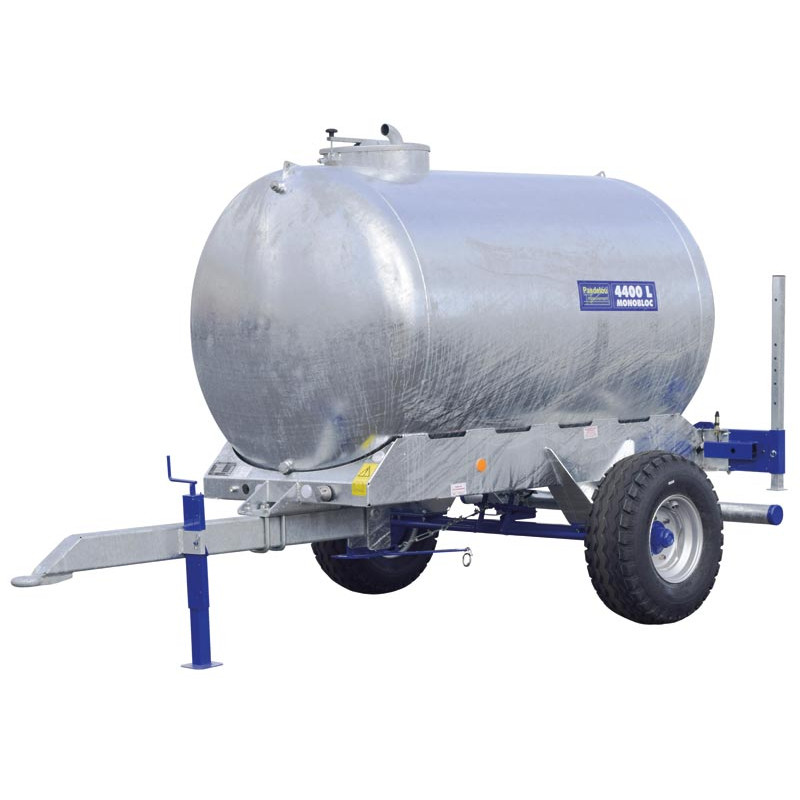 One-piece water bowser on wheels 4400 L