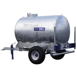 One-piece water bowser on wheels 4400 L