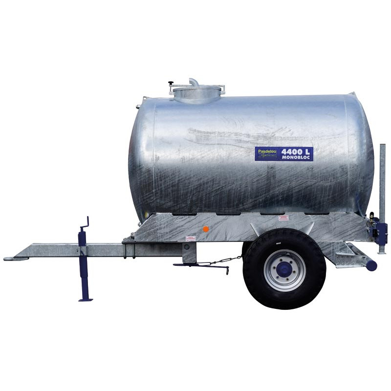 One-piece water bowser on wheels 4400 L