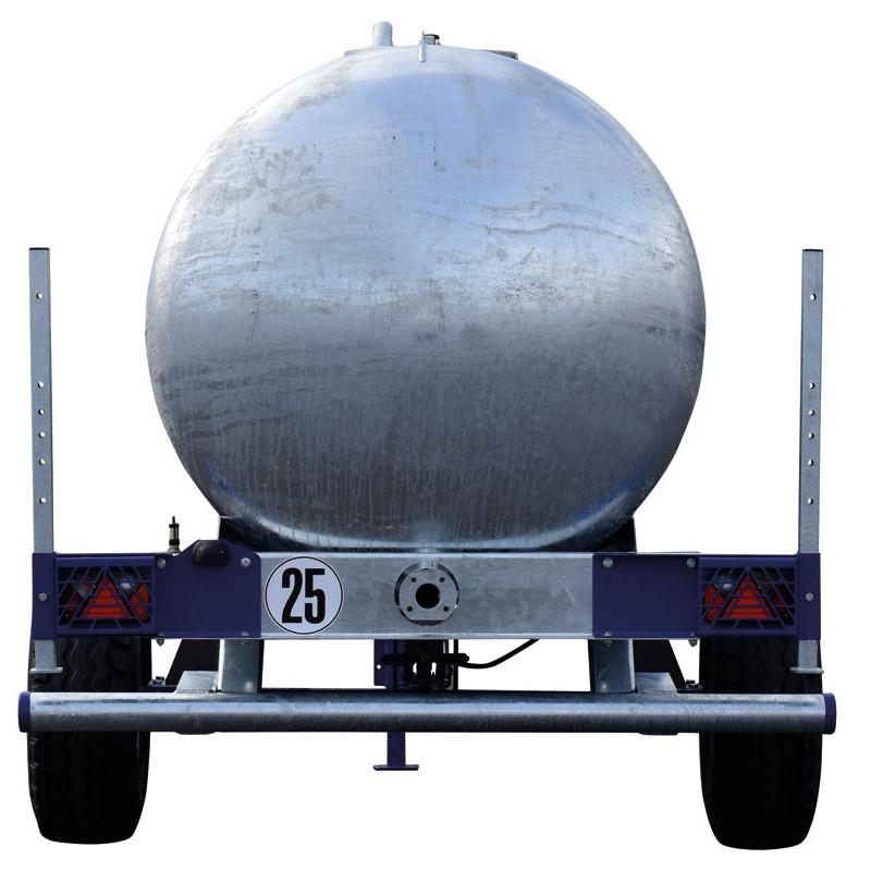 One-piece water bowser on wheels 4400 L