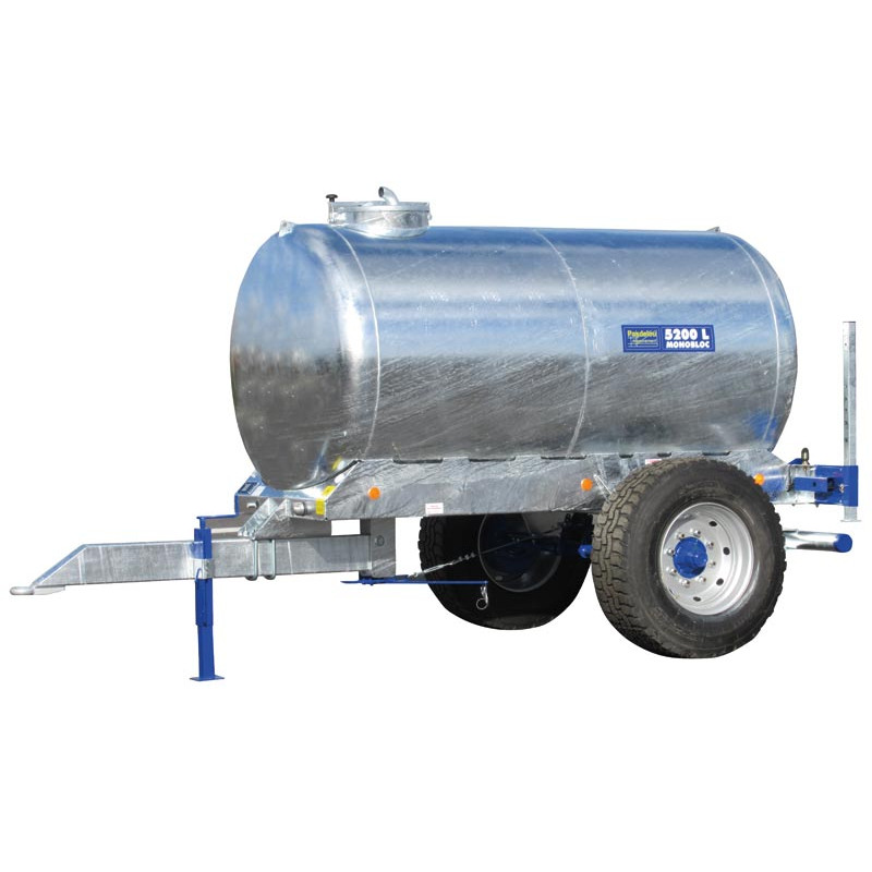 One-piece water bowser on wheels 5200 L
