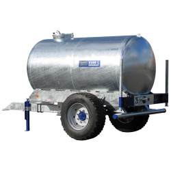 One-piece water bowser on wheels 5200 L