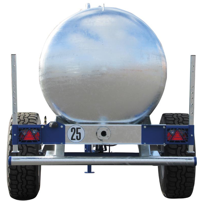 One-piece water bowser on wheels 5200 L